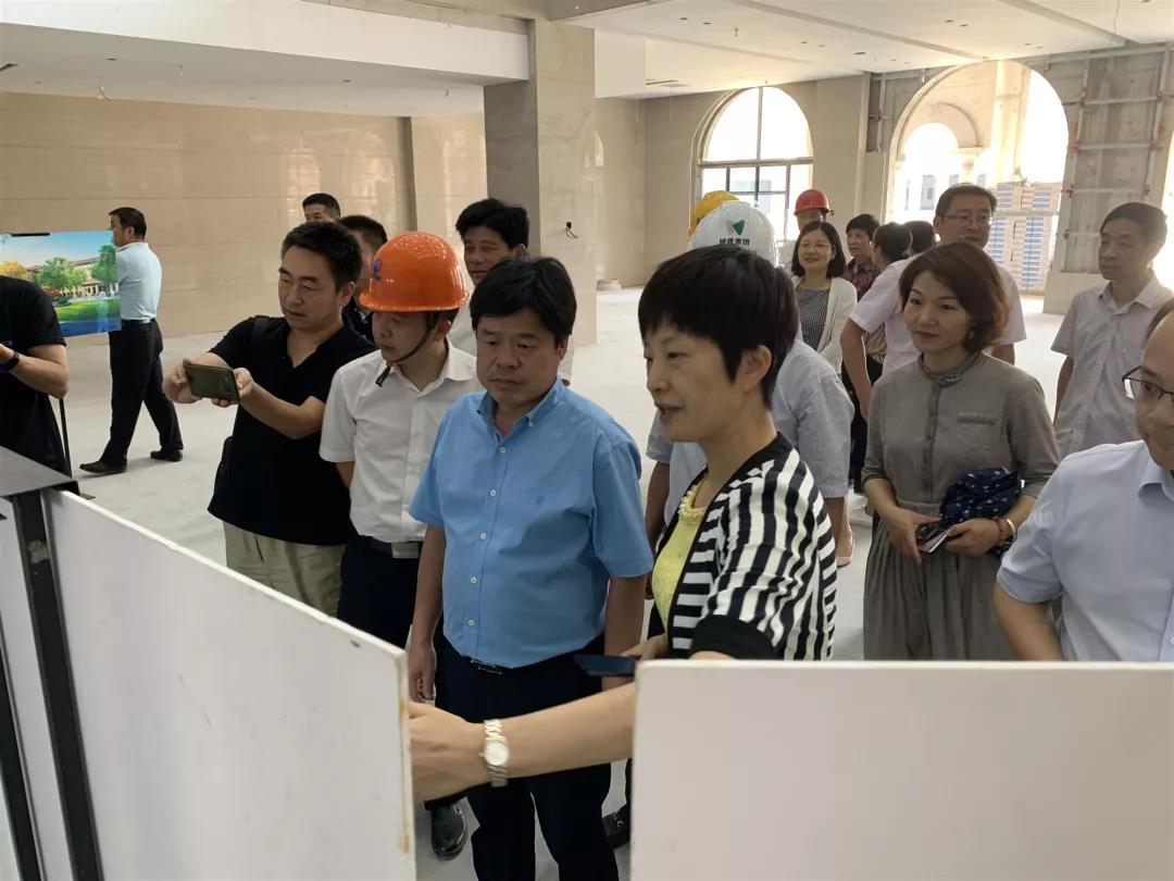 市委常委、組織部長徐仲儀一行赴老年大學新建工程一期開展調(diào)研